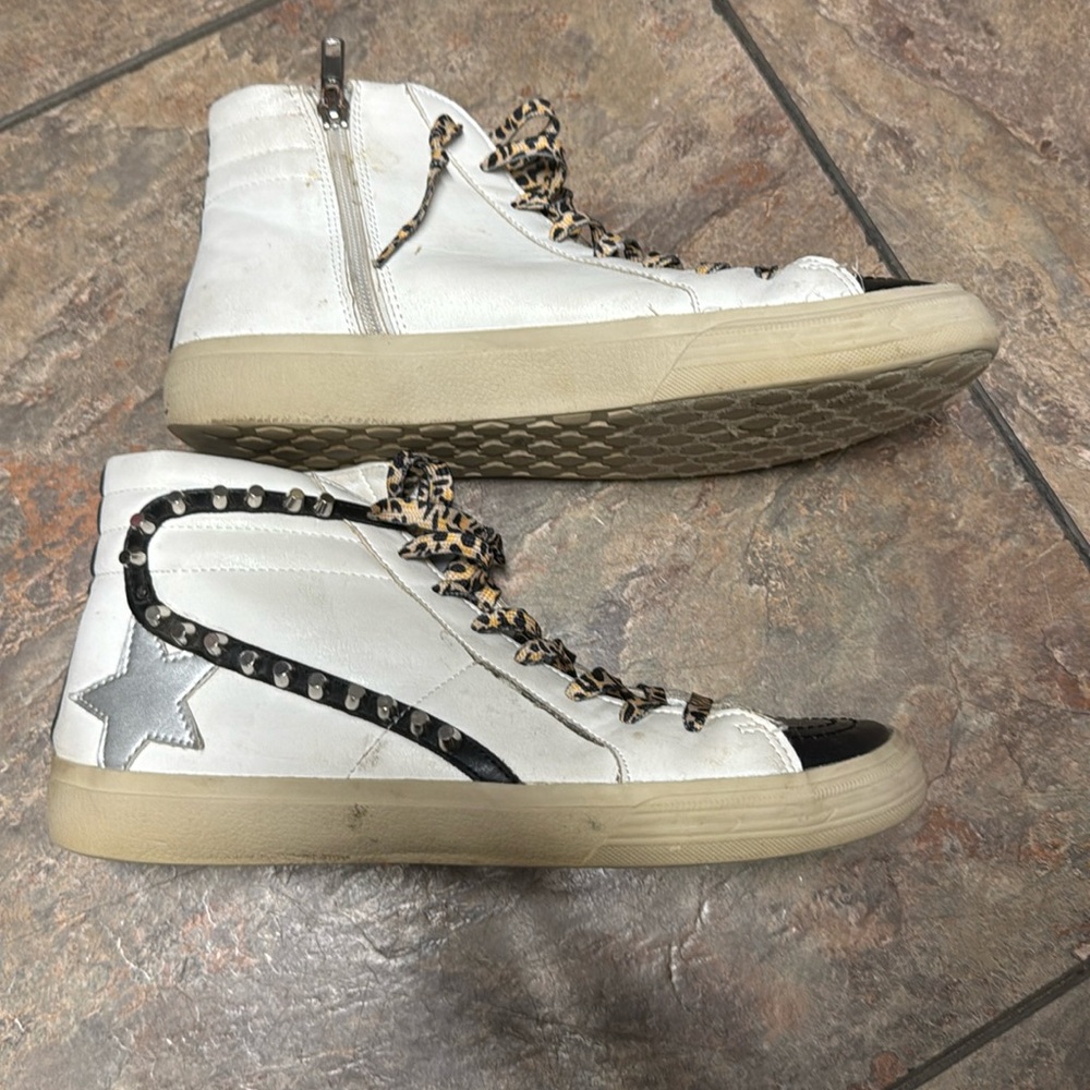 Women’s sneakers